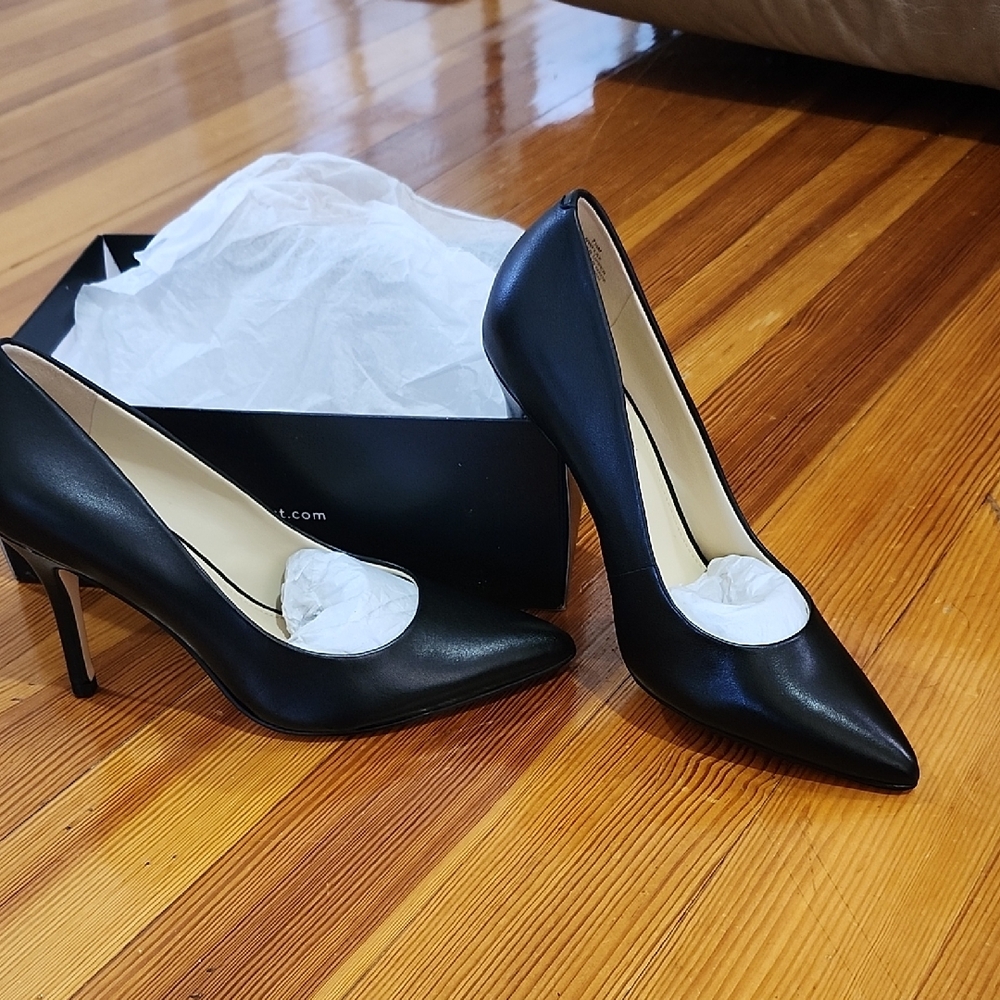 New Nine West Black Leather Heels